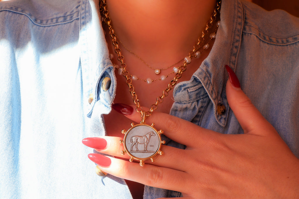Chic Cheval Chain Medallion