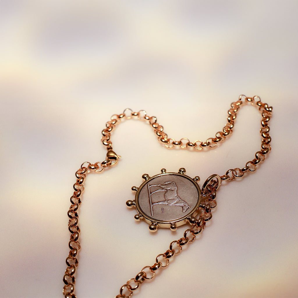 Chic Cheval Chain Medallion